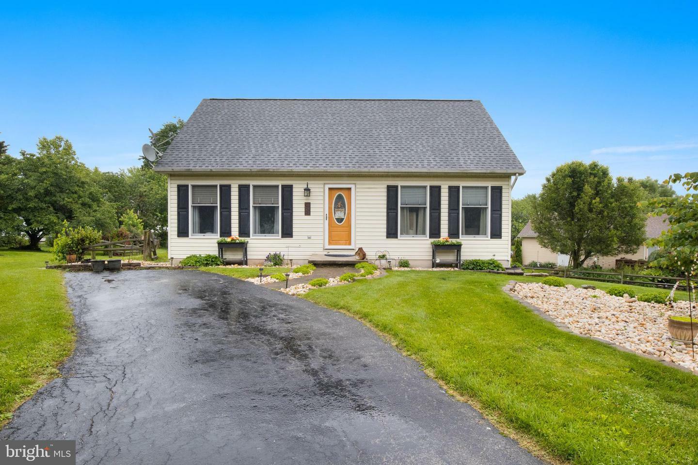 Property Photo: 171 Windsor Court PA 17331