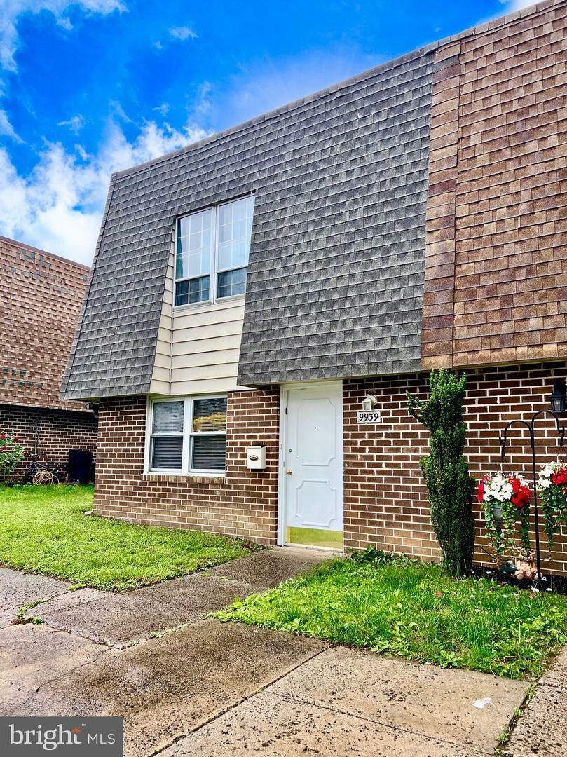 9939 Wingtip Road  Philadelphia PA 19115 photo