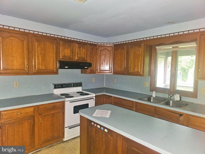 Property Photo:  811 Poplar Lane  PA 17046 