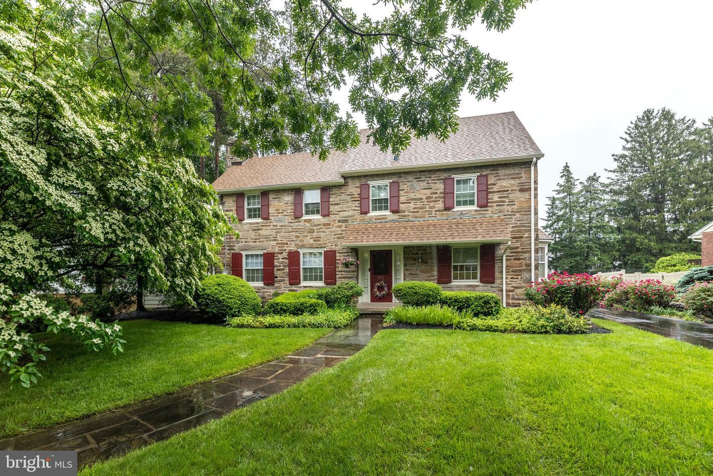 Property Photo: 1431 Wheatsheaf Lane PA 19001