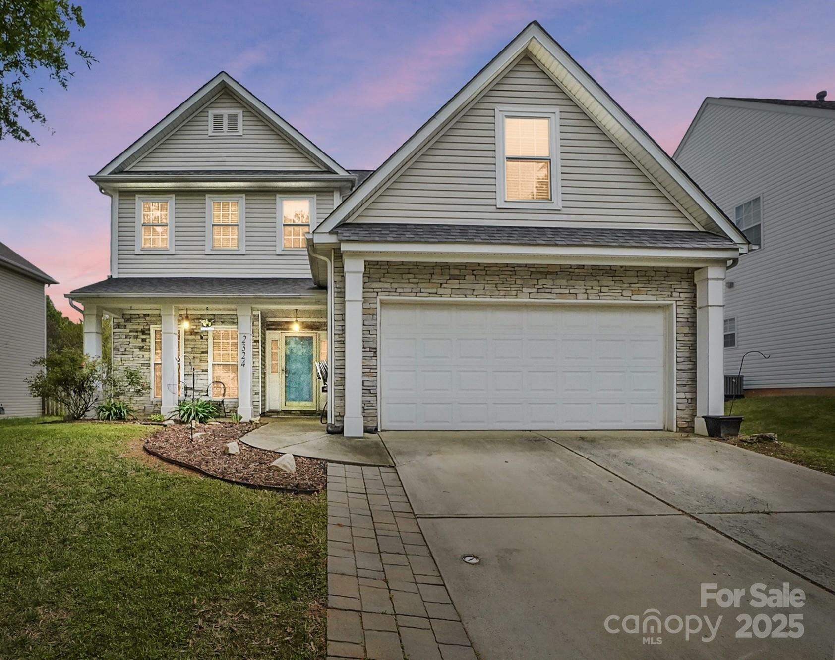 Property Photo: 2324 Oakdale Creek Lane NC 28216