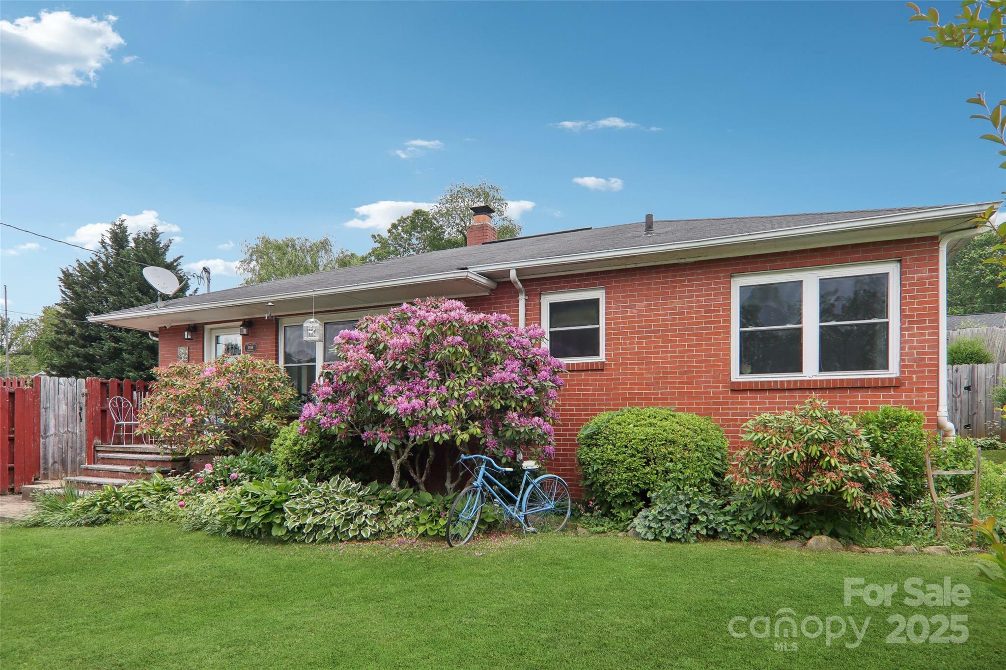 Property Photo: 498 Trammell Avenue NC 28716