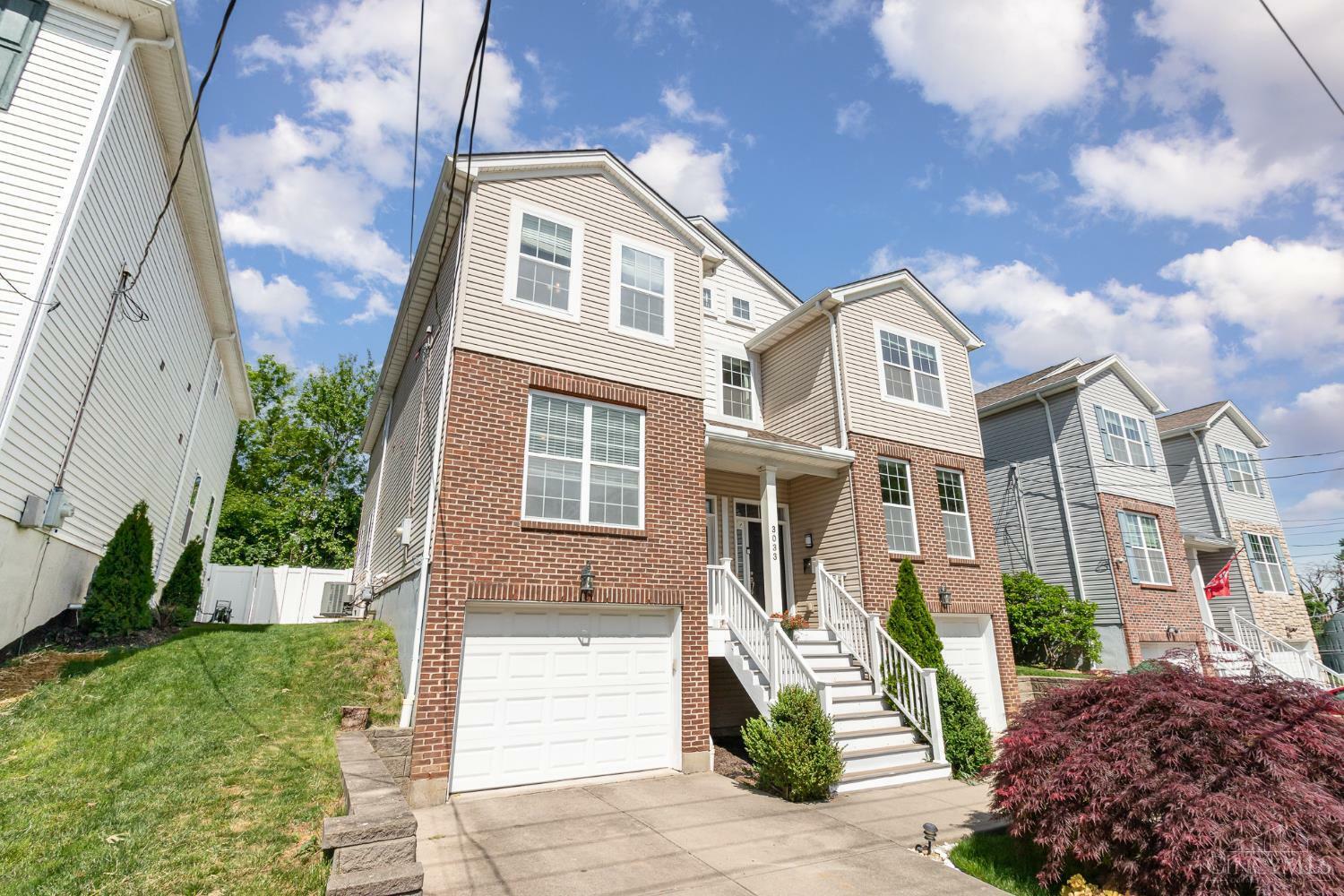 Property Photo: 3033 Lavinia Avenue OH 45208