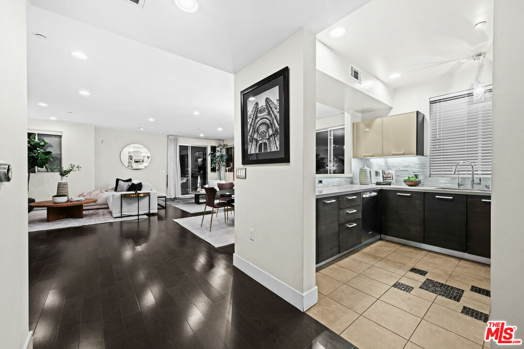 1411 N Detroit St  Los Angeles CA 90046 photo