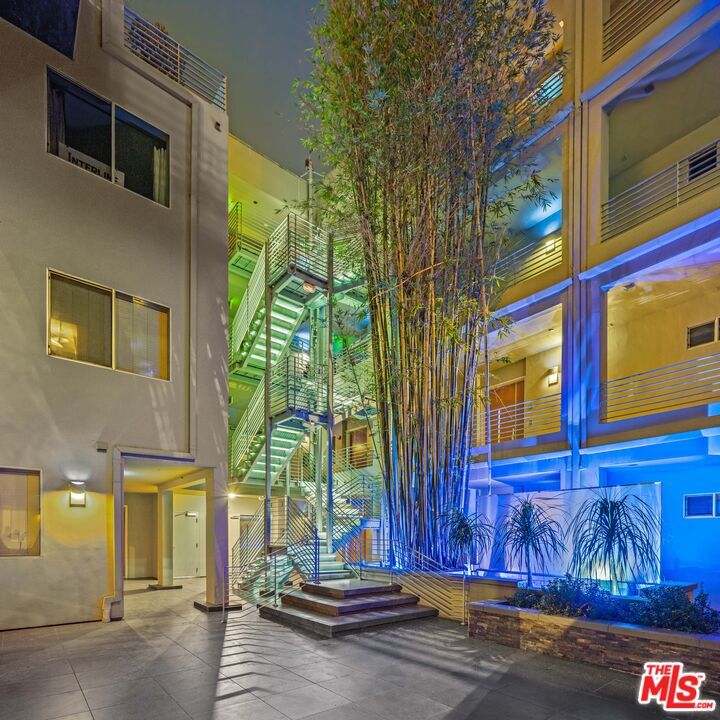 Property Photo:  1411 N Detroit St  CA 90046 