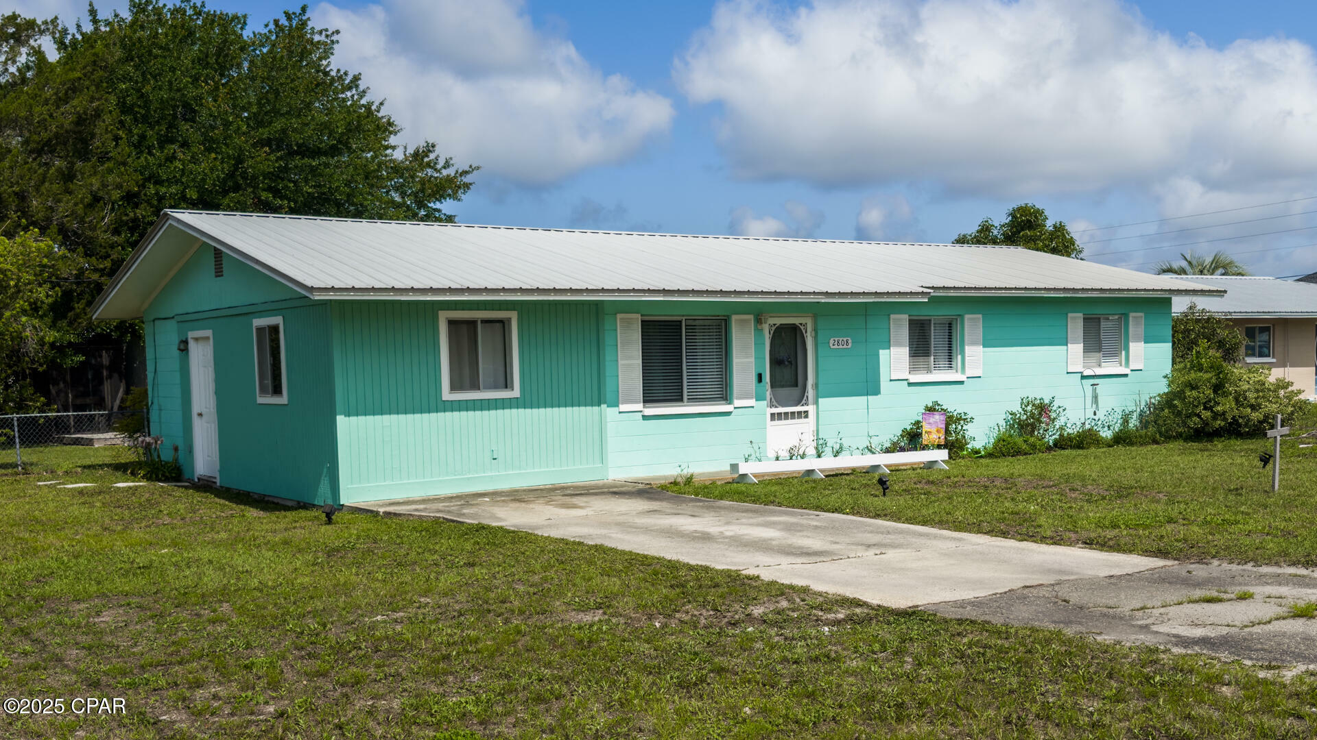 Property Photo: 2808 Garrison Avenue FL 32456