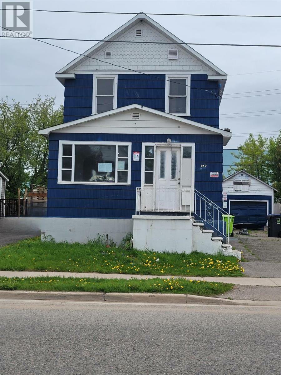 Property Photo: 217 Wallace Ter ON P6C 1K2