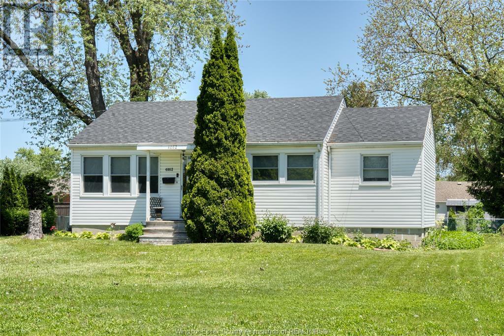 Property Photo:  4062 Roseland Drive East  ON N9G 1Y4 