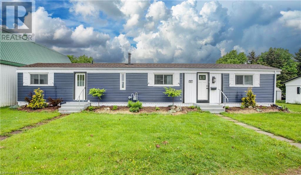 Property Photo: 84 Wellington Street South 7 ON N0G 1P0