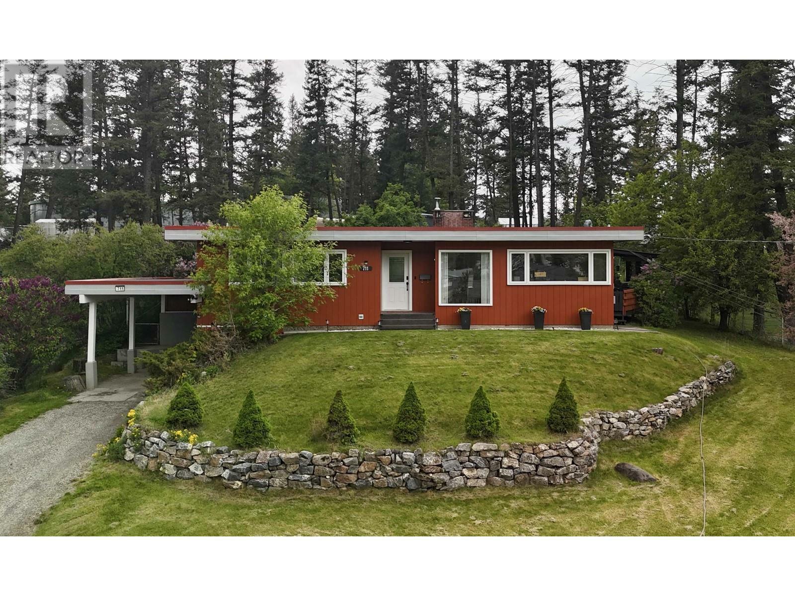 Property Photo:  711 Western Avenue  BC V2G 2J2 