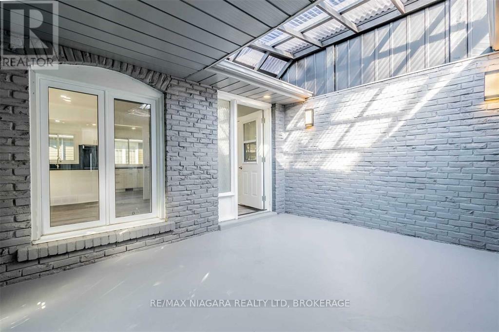 Property Photo: 22 Chantler Road Main ON L3C 4M5
