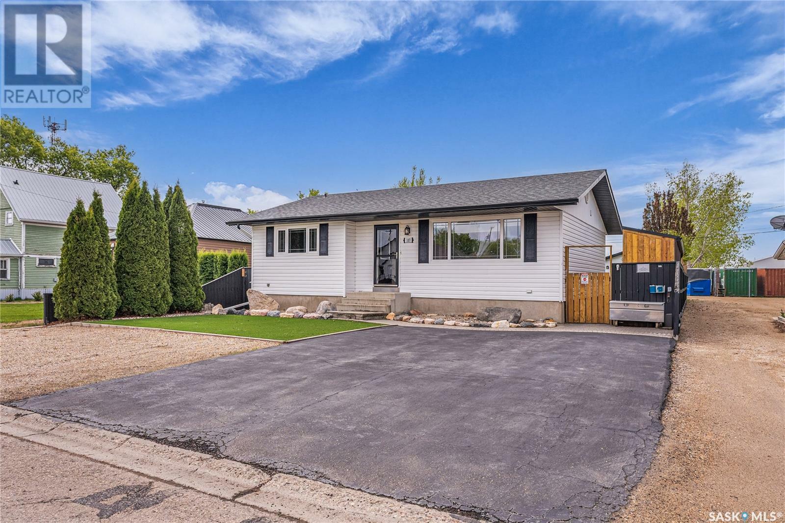 Property Photo: 107 4th Avenue W SK S0K 4T0