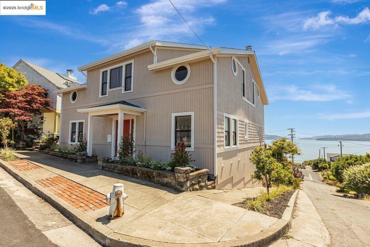 Property Photo: 539 Golden Gate Ave CA 94801