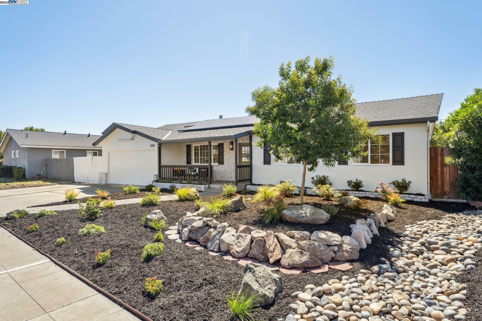 Property Photo: 7690 Canterbury Ln CA 94568