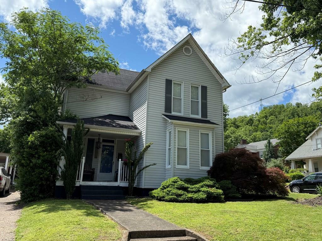 Property Photo: 525 College KY 41240