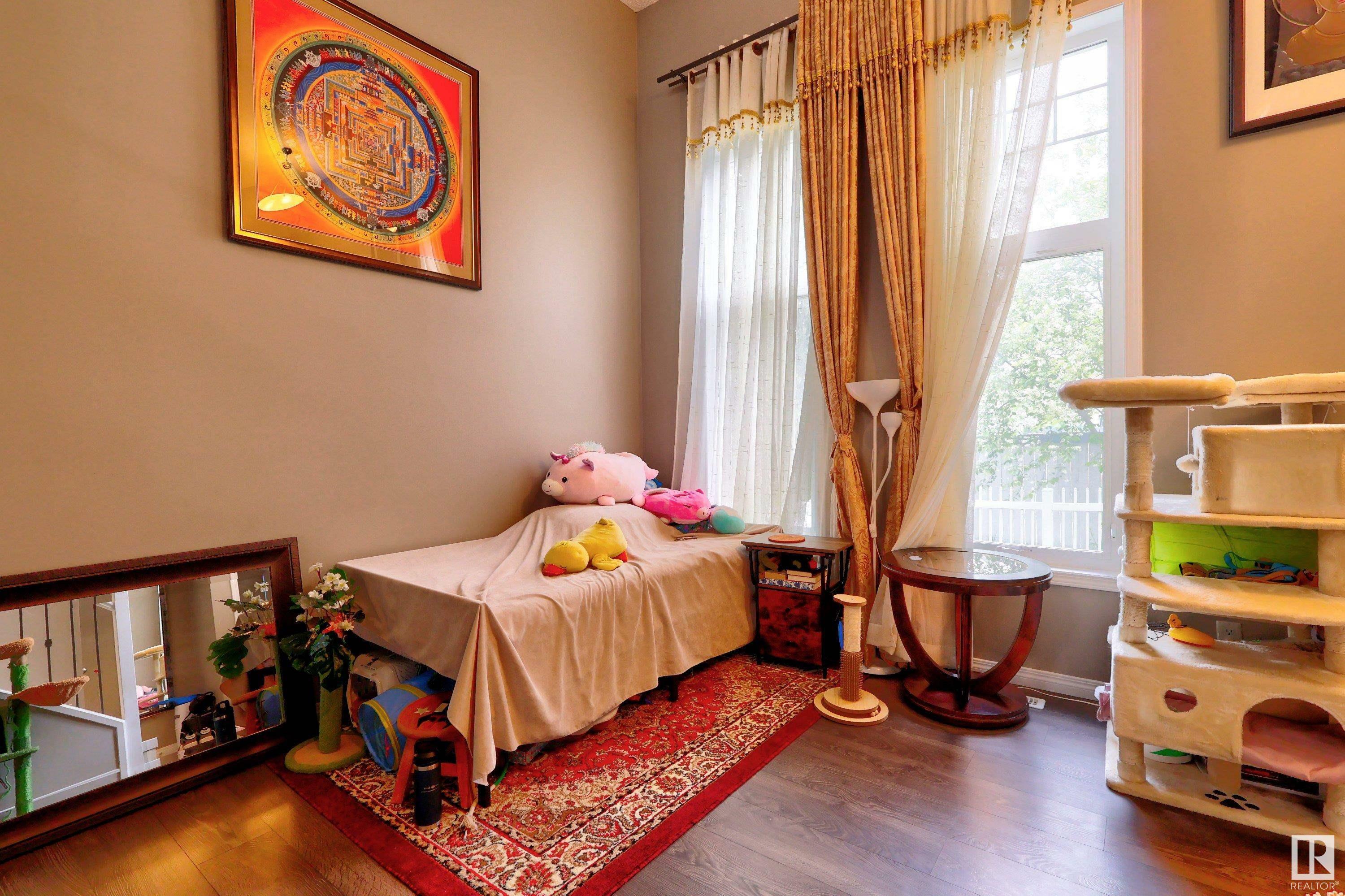 Property Photo: 4050 Savaryn Drive SW 33 AB T6X 1R8