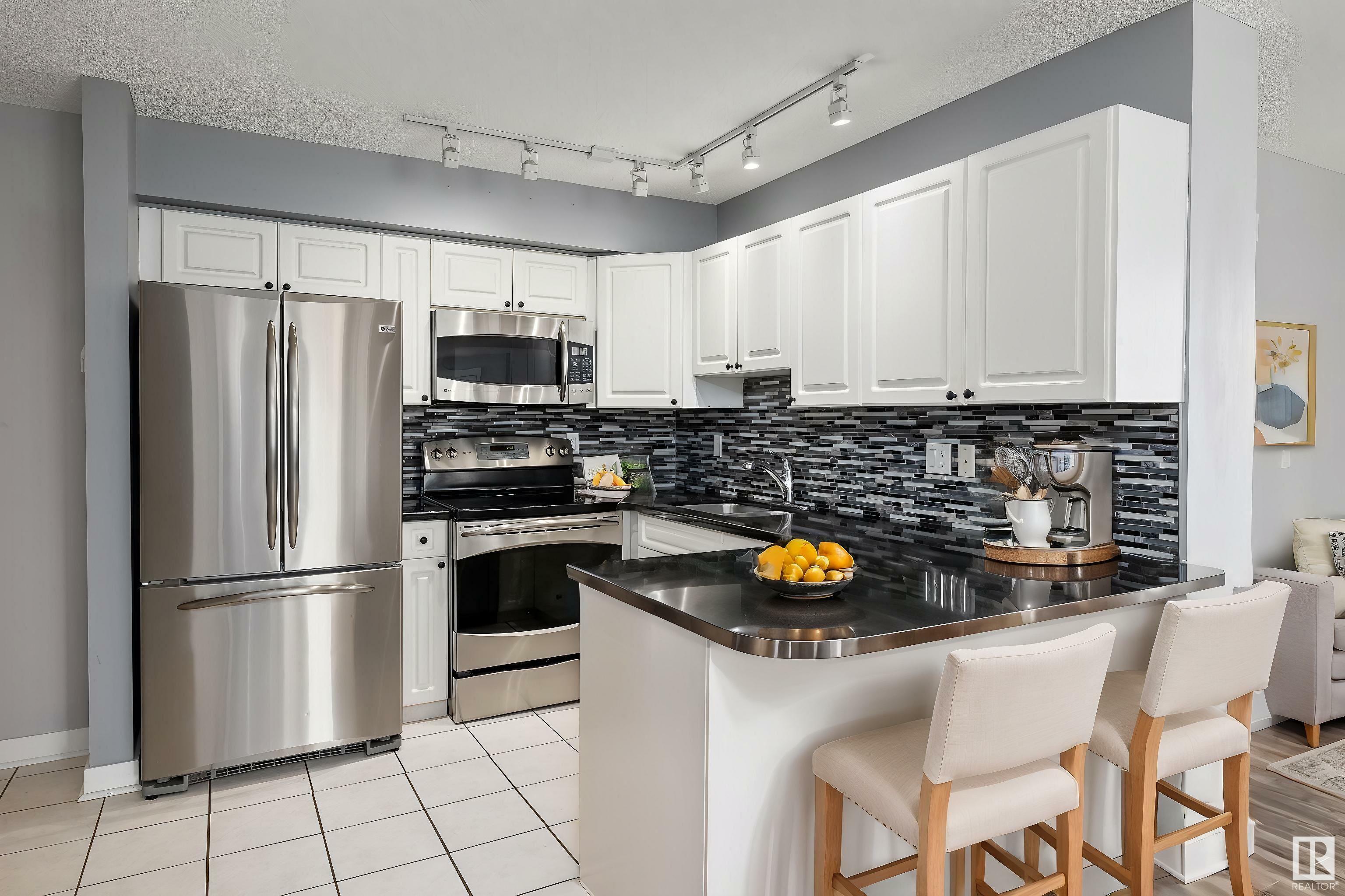 Property Photo: 10909 103 Avenue NW 204 AB T5K 2W7