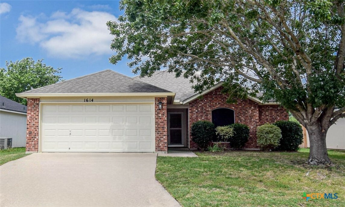 Property Photo: 1614 Twisted Oak Drive TX 76502