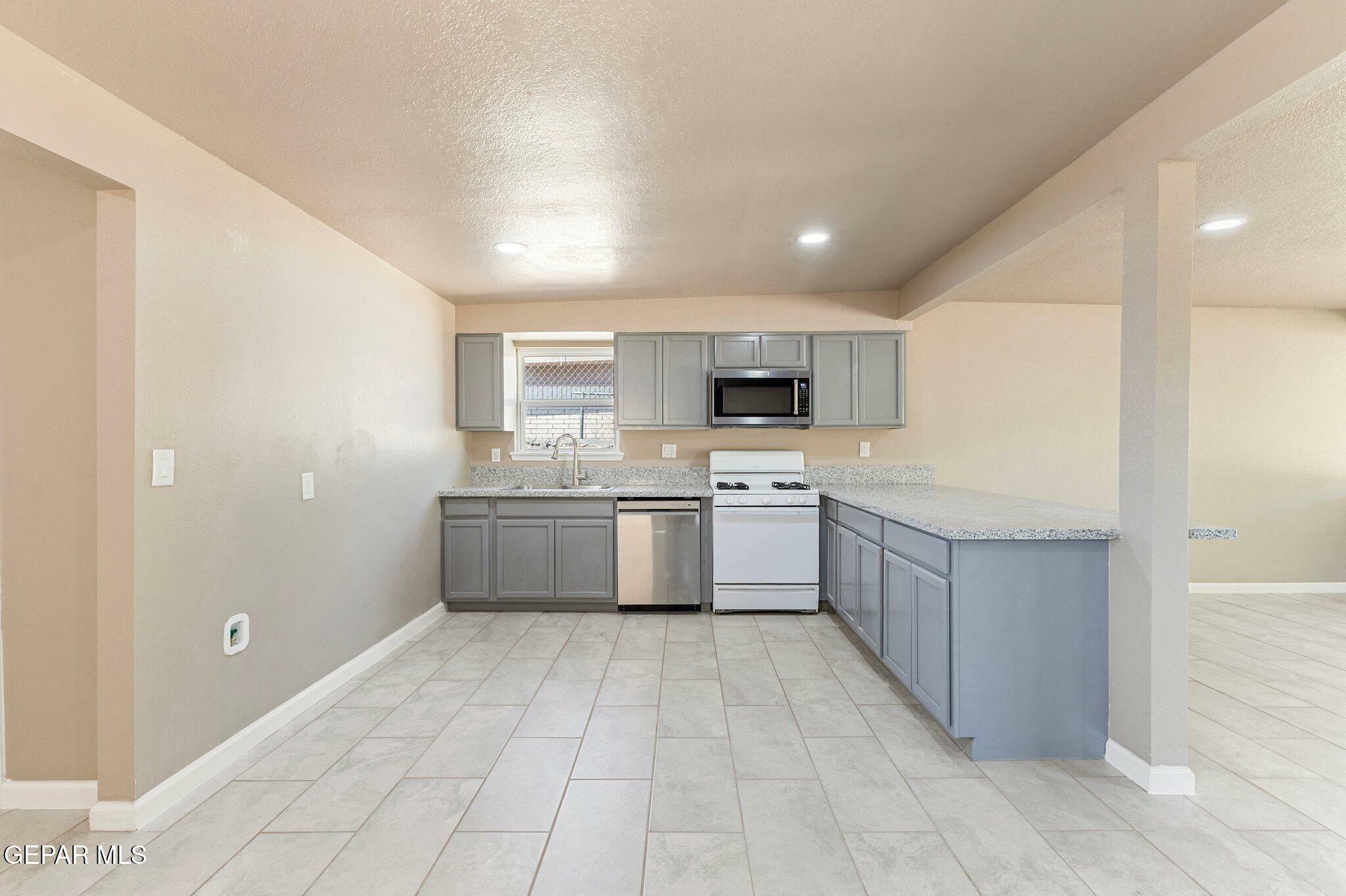 Property Photo: 2912 Jarvis Drive TX 79935