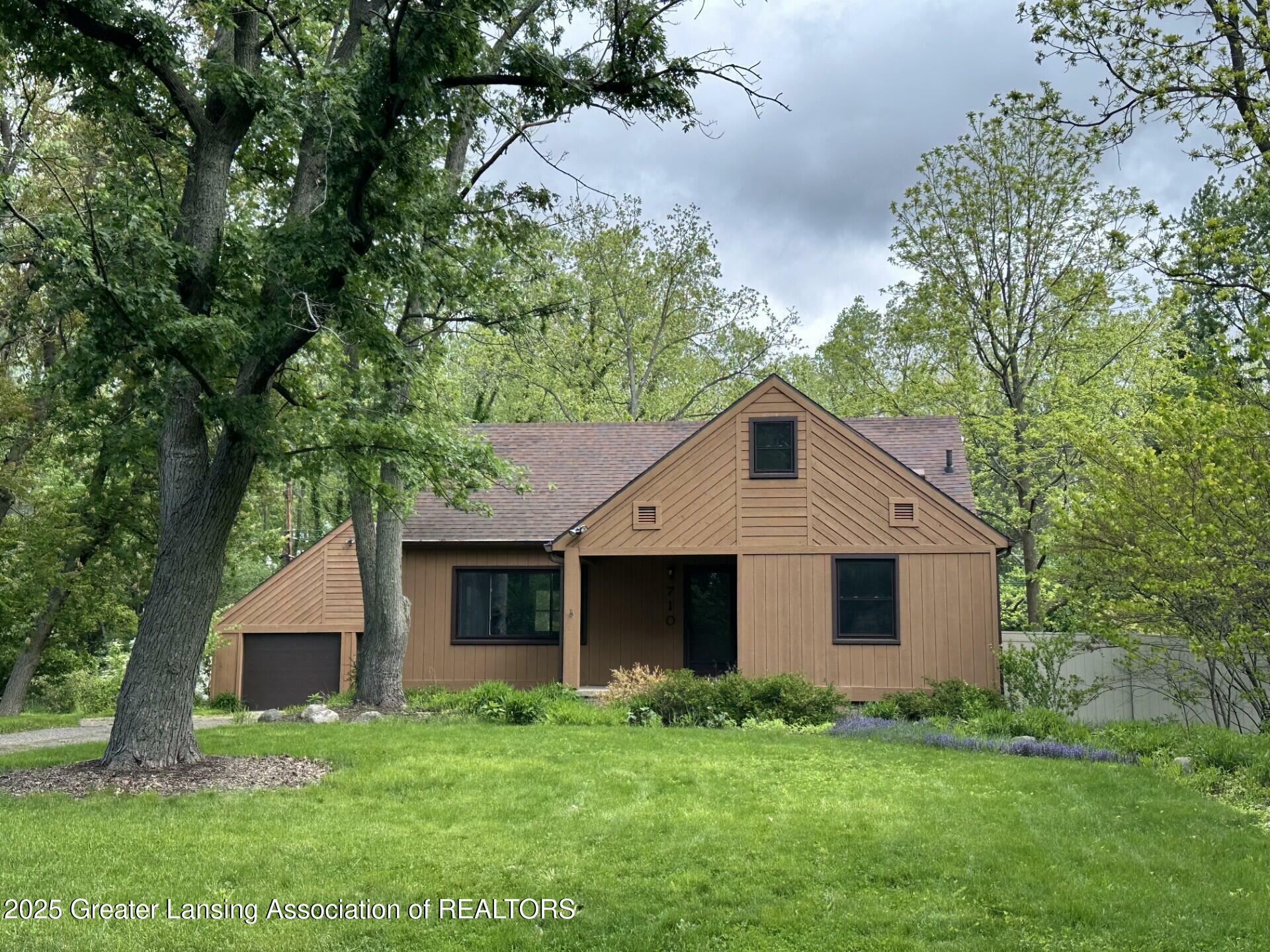 710 Gainsborough Drive  East Lansing MI 48823 photo