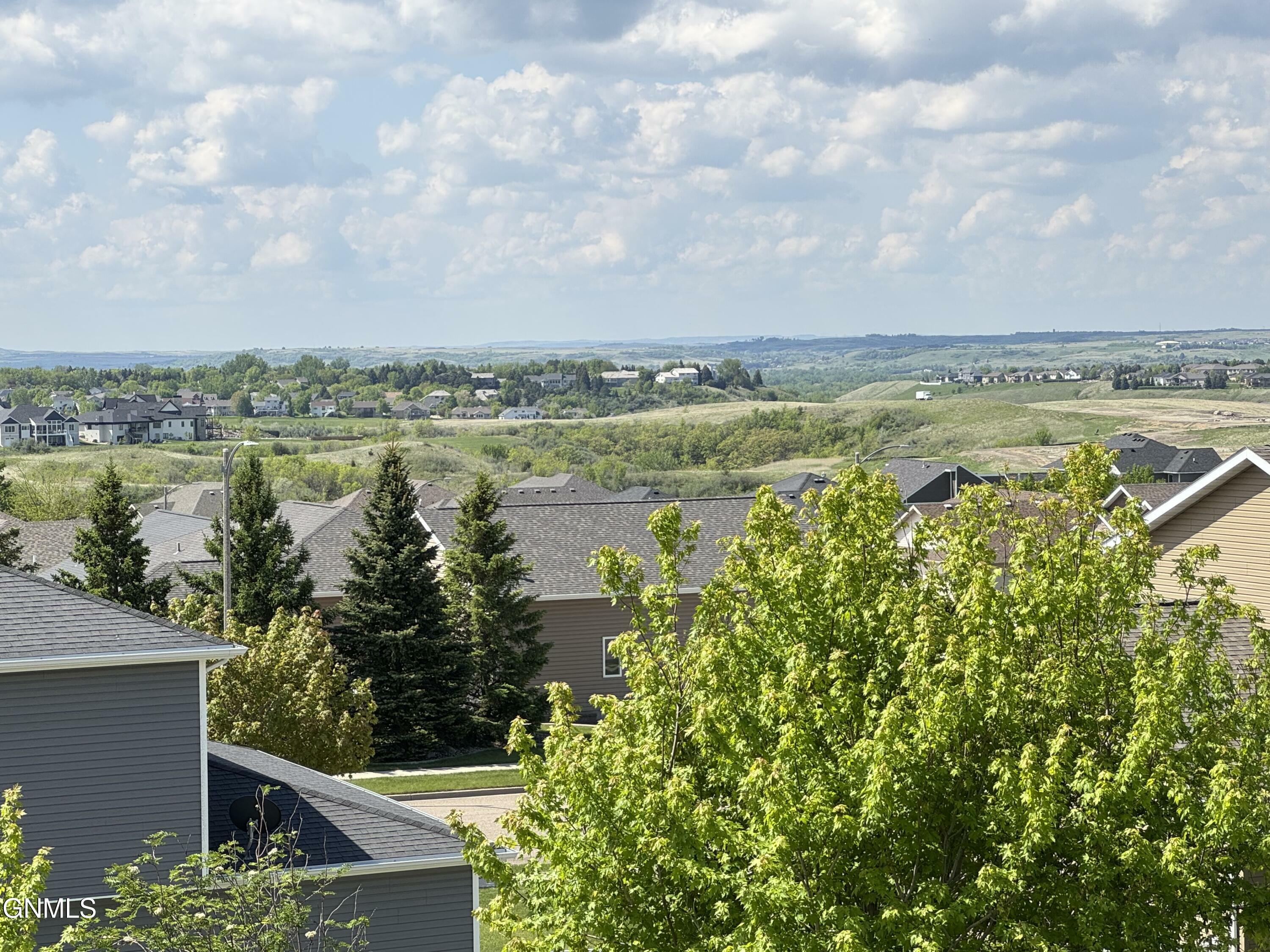 Property Photo: 4808 Cornice Lp ND 58503