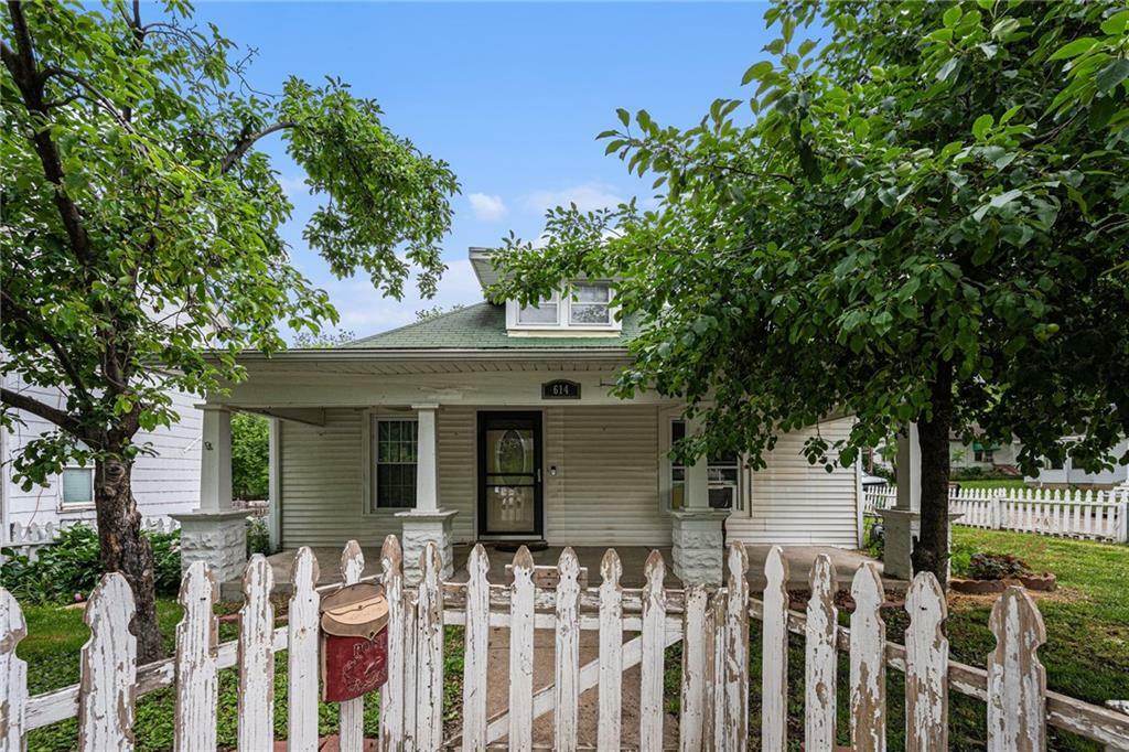 Property Photo: 614 S 7th Street KS 66002