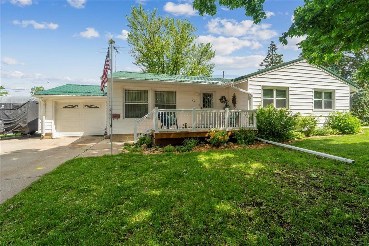 511 5th St SE  Oelwein IA 50662 photo