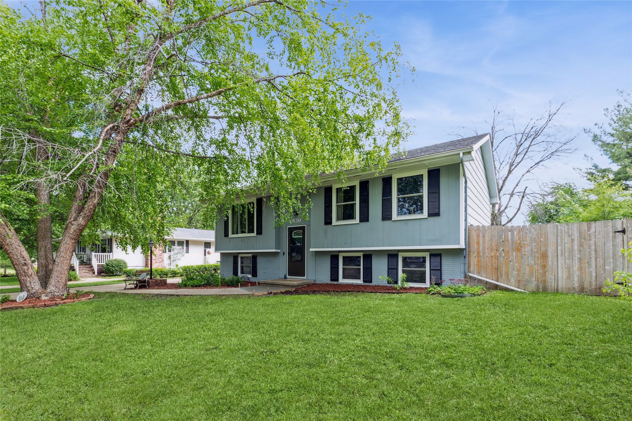 Property Photo: 1903 W 5th Avenue IA 50125