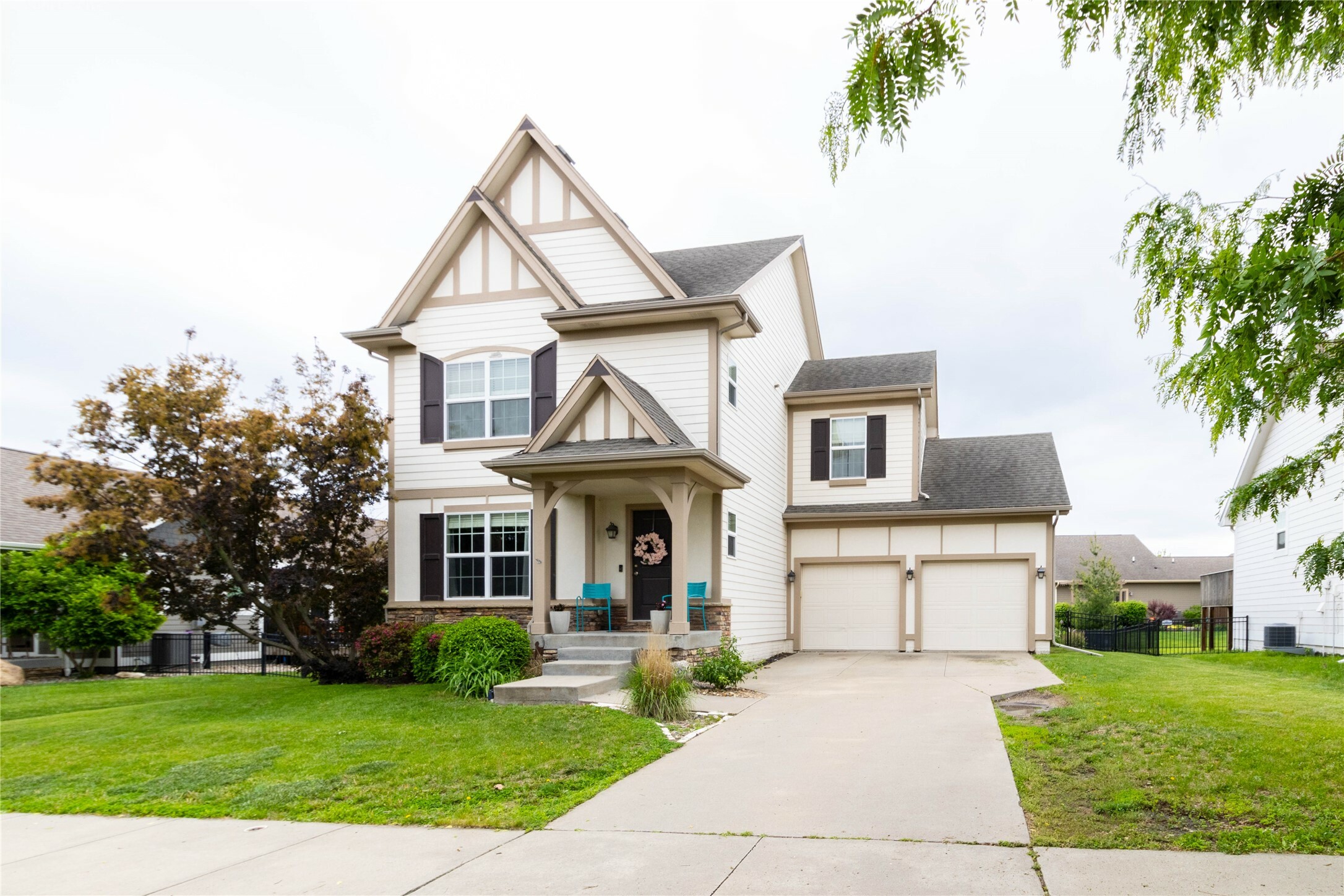 Property Photo: 1907 SW 17th Street IA 50023