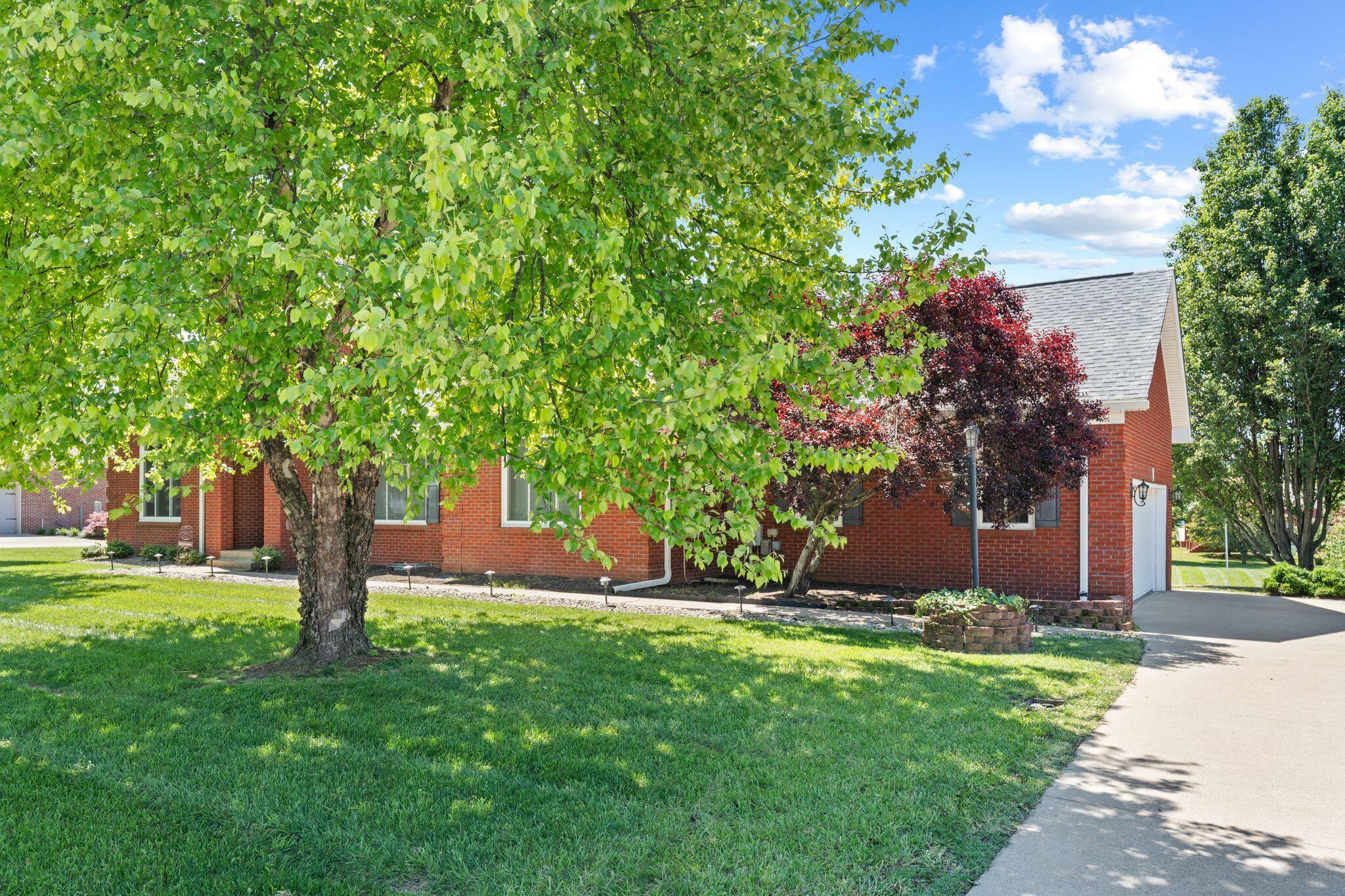 Property Photo: 126 Deep Springs Drive KY 40004