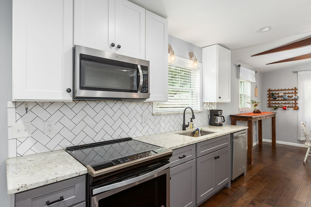 Property Photo: 1402 Robinwood TX 75904
