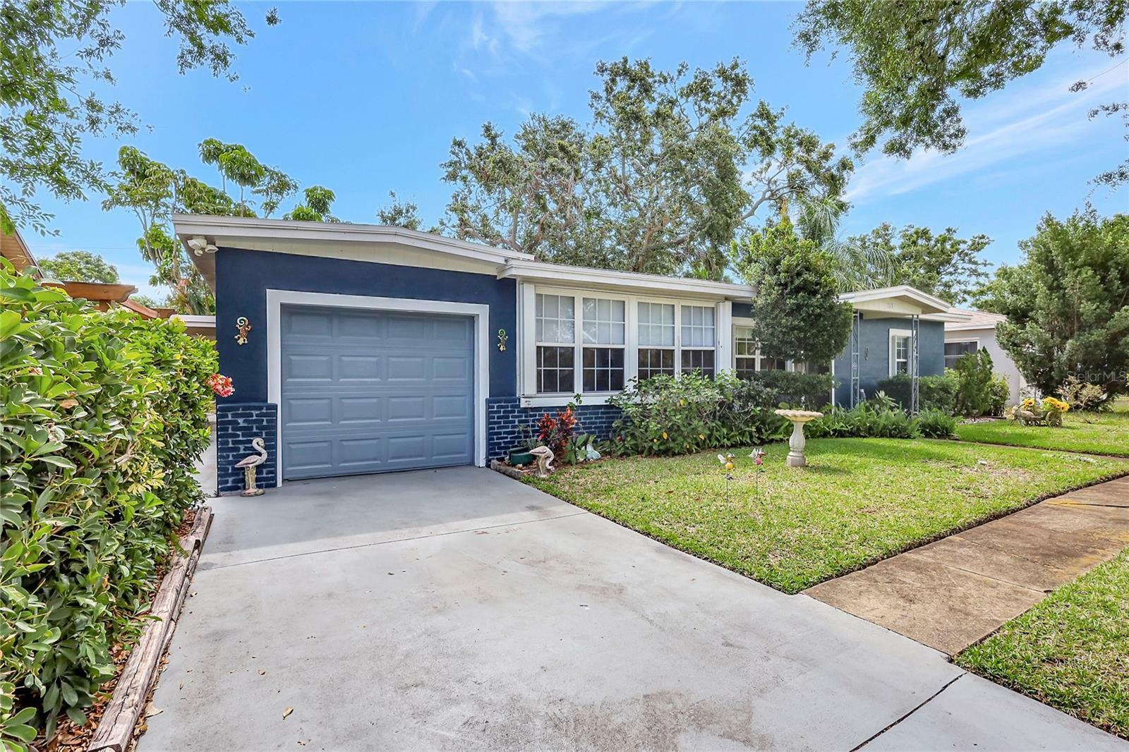 Property Photo: 1115 45th Street N FL 33713