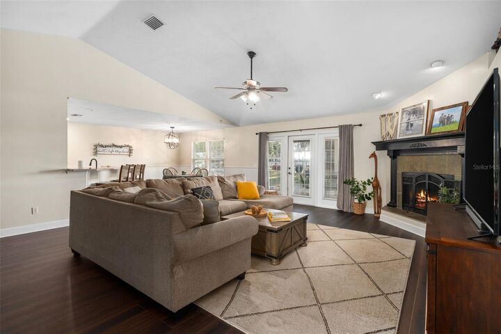 Property Photo: 25477 NW 174th Place FL 32643