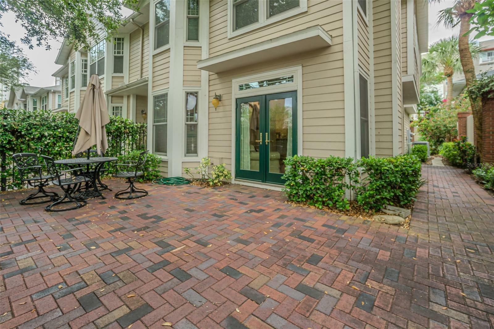 Property Photo: 350 2nd Street N 1 FL 33701