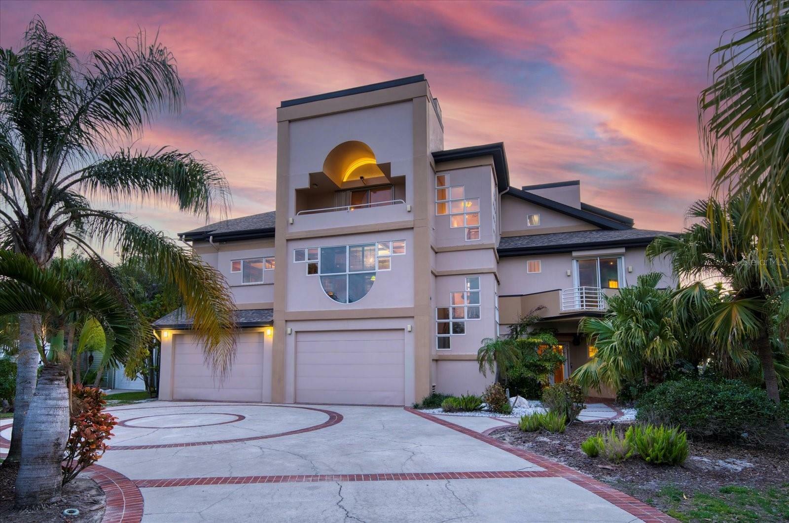 Property Photo: 812 Point Seaside Drive FL 34681