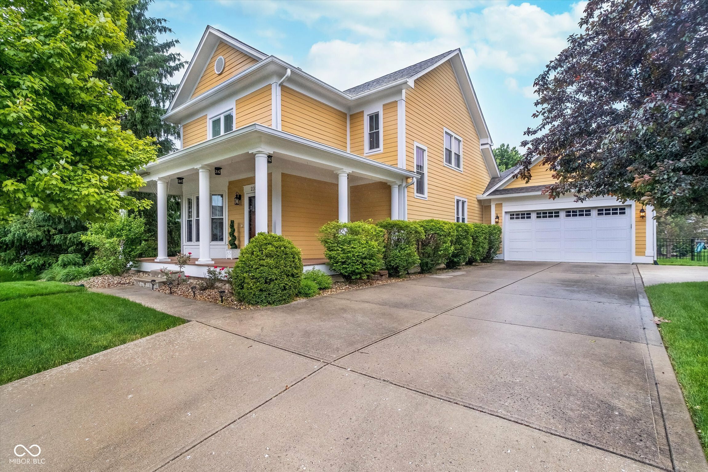 Property Photo:  2353 Woodcreek Crossing Boulevard  IN 46123 