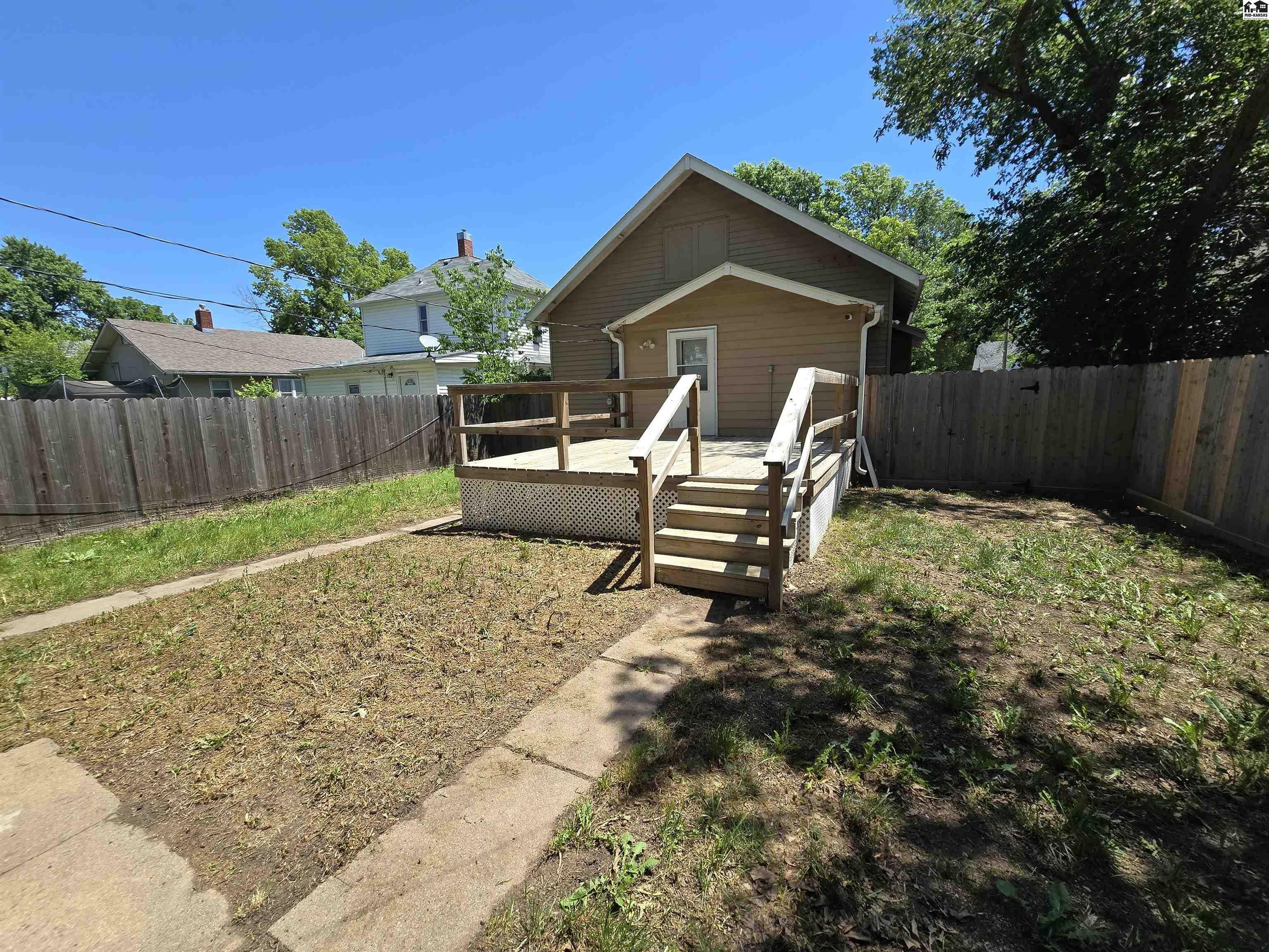 Property Photo: 505 N Oak St KS 67460-3439
