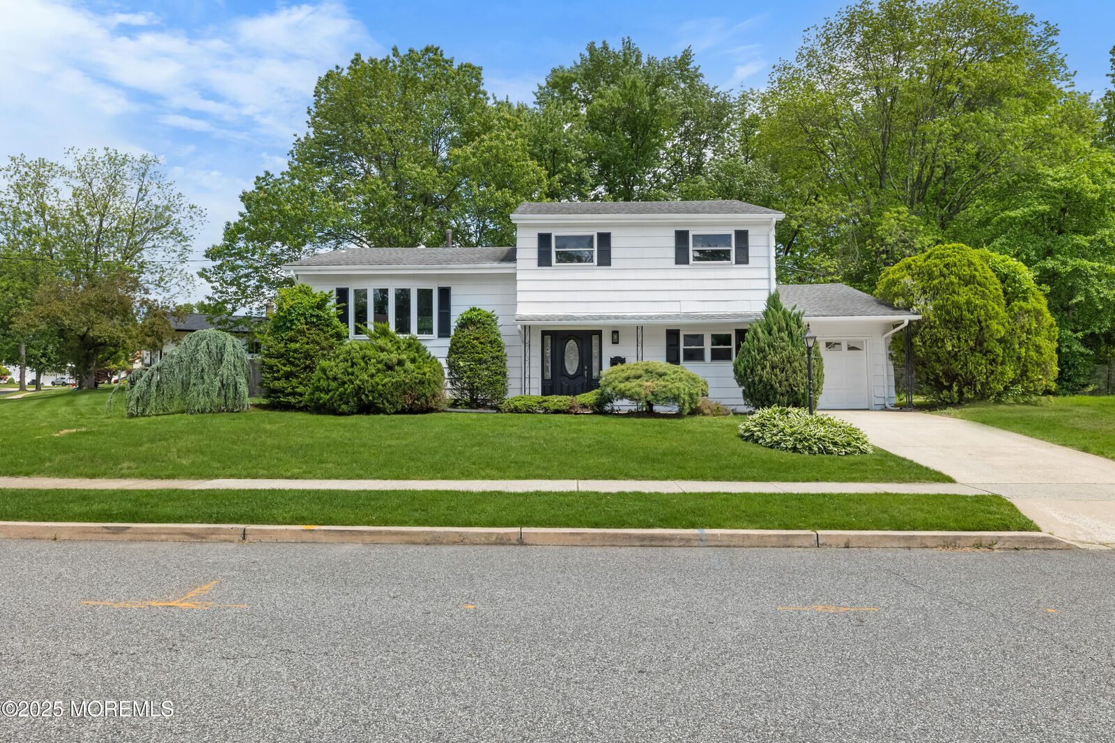Property Photo:  4 Arden Road  NJ 08857 
