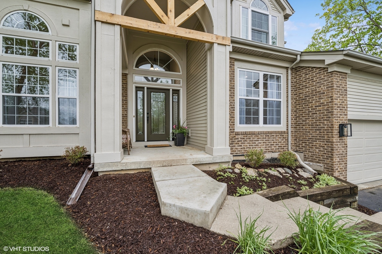 Property Photo: 736 Saddlewood Drive IL 60084