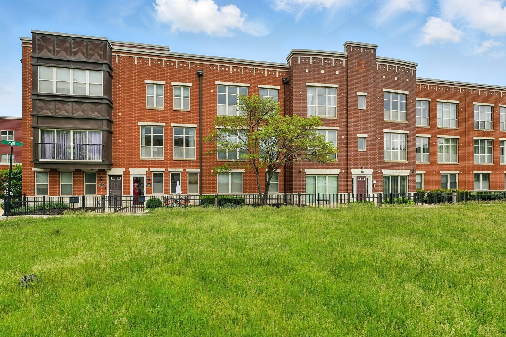 Property Photo: 308 E 25th Place IL 60616