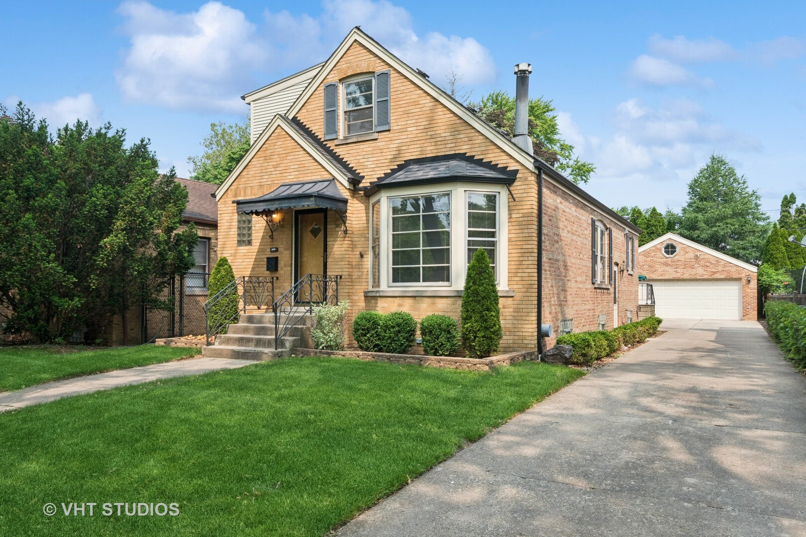 Property Photo: 7040 N Mankato Avenue IL 60646