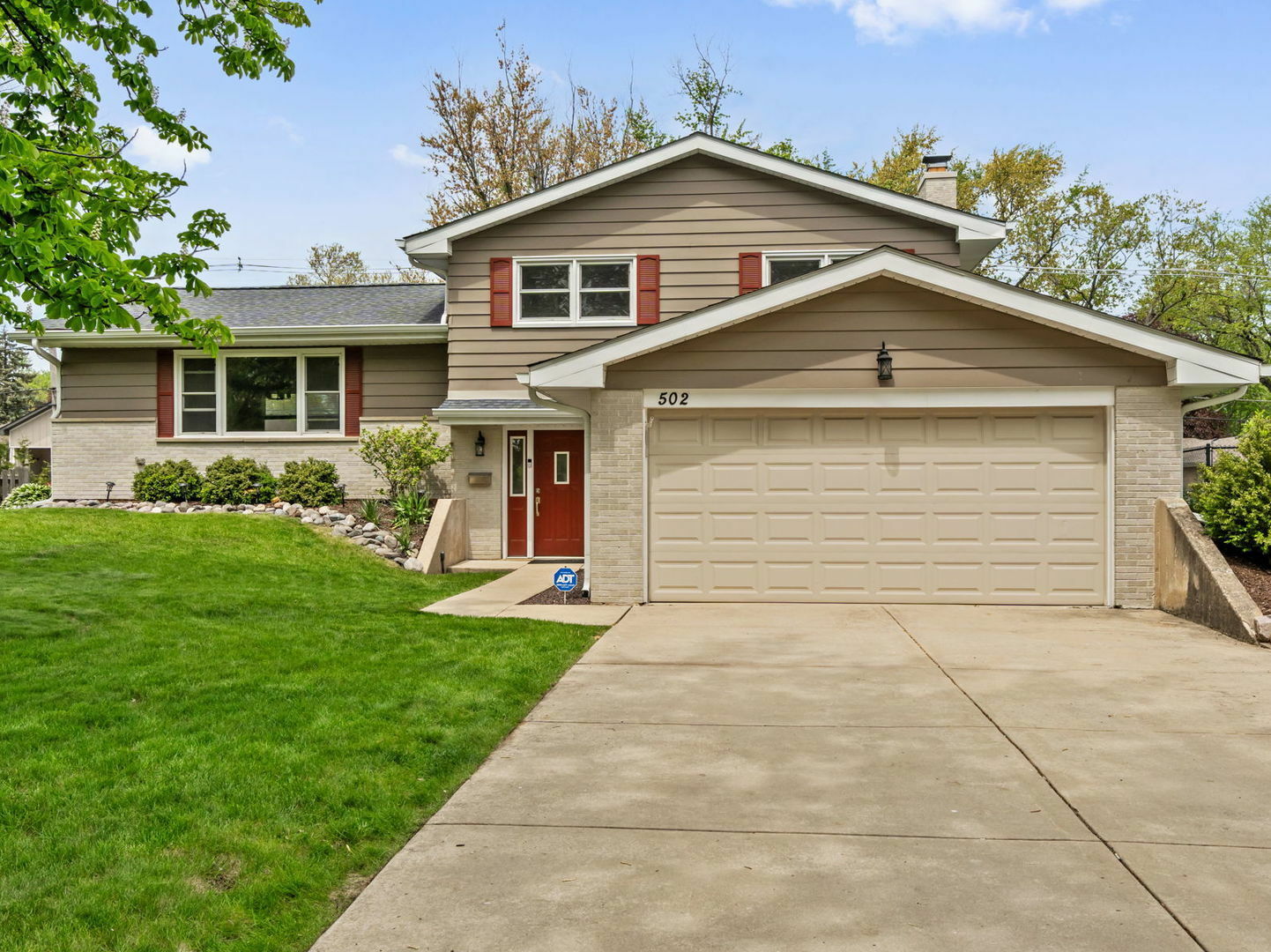 Property Photo: 502 69th Street IL 60561