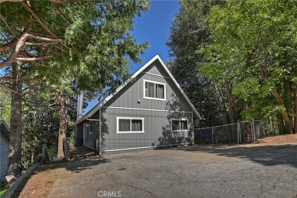 Property Photo: 197 Weisshorn Drive CA 92325