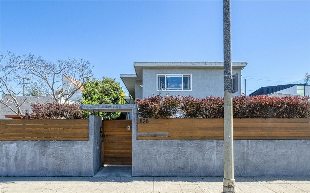 Property Photo: 828 Indiana Avenue CA 90291