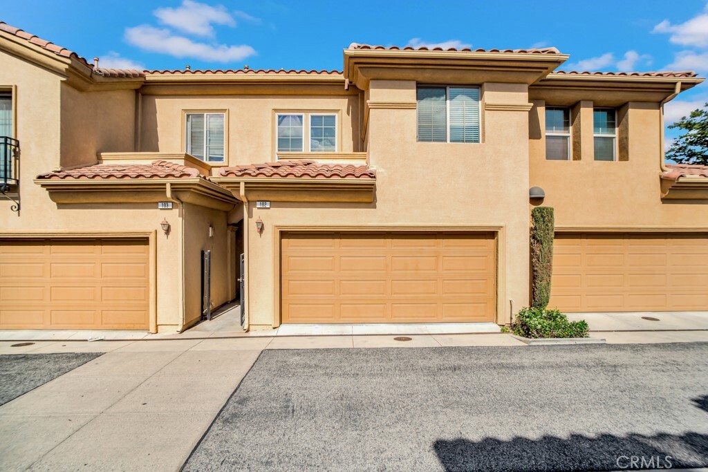 Property Photo:  1440 Patricia Avenue 102  CA 93065 
