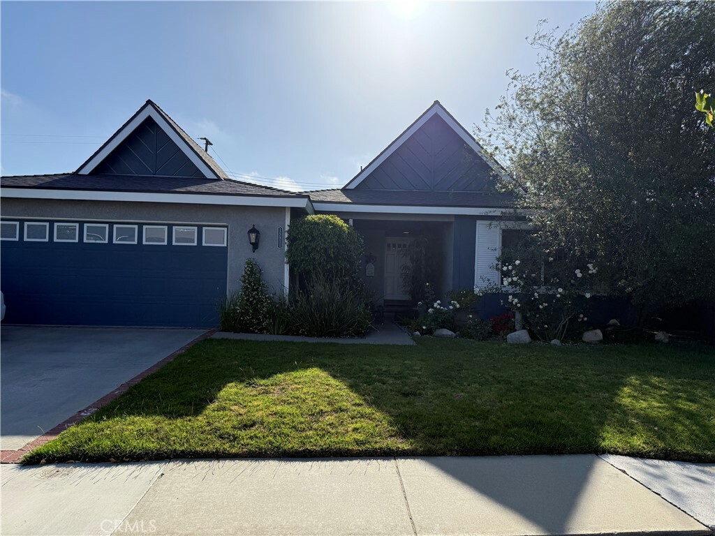 Property Photo: 15911 Dundalk Ln CA 92647