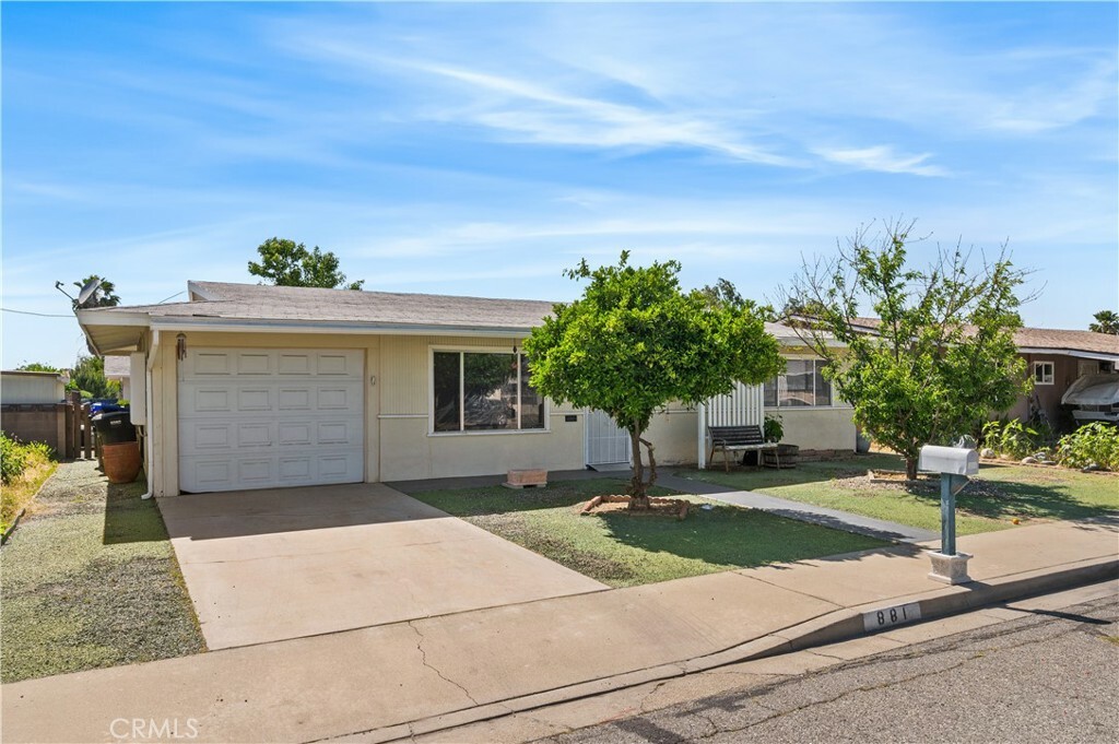 Property Photo: 881 Majela Lane CA 92543