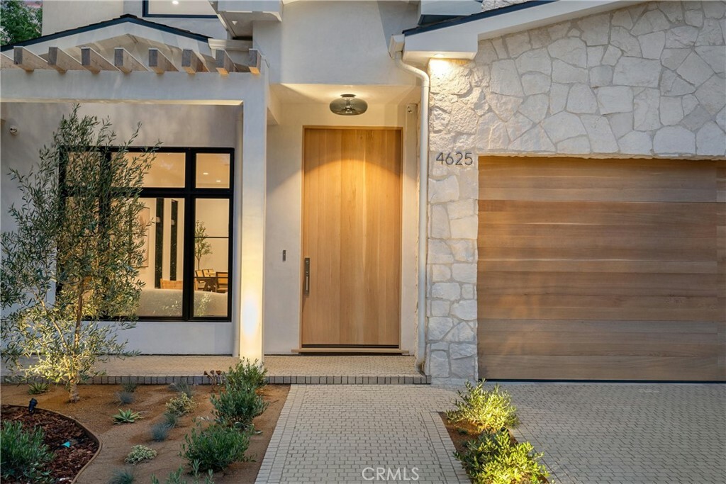 Property Photo: 4625 Vesper Avenue CA 91403