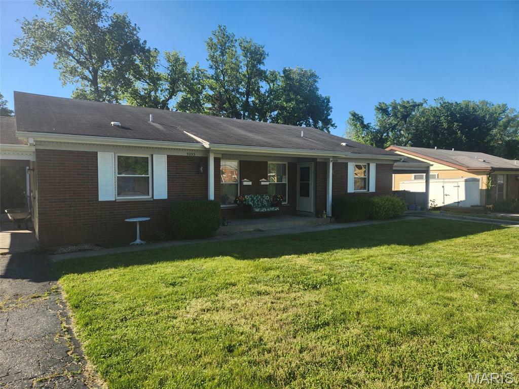 Property Photo: 5251 Ville Anita Court MO 63042