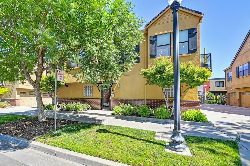 Property Photo:  2117 S Street 204  CA 95816 